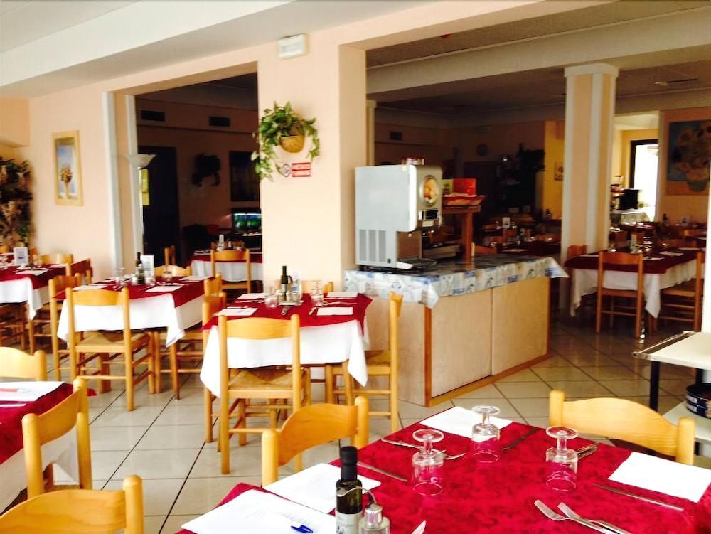 Hotel Santa Martina Villa Marina Kültér fotó